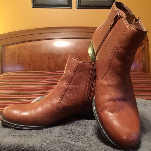 Boots - Picture 3 of 10